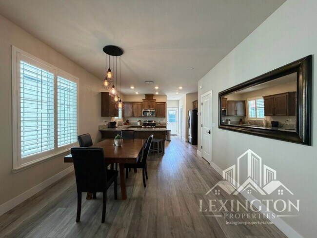 Building Photo - Modern Roseville Living – 3 Bed | 2.5 Bath |