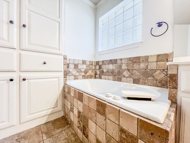 Building Photo - 4 bedroom 2.5 bathroom house in Cooper ISD with Solar!!