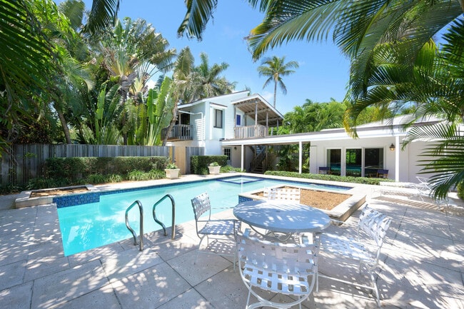 Building Photo - 3208 N Flagler Dr