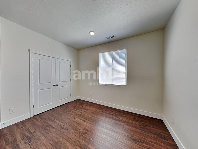 Building Photo - 941 N Rivermist Pl