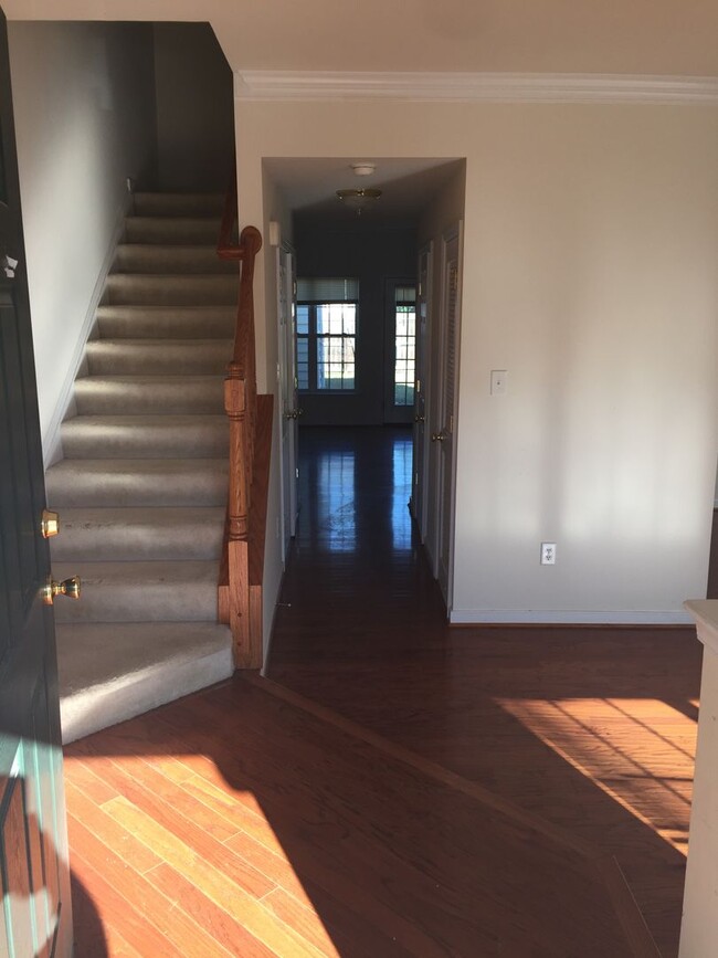 Building Photo - Beautiful Townhouse To Rent in Easter Henrico