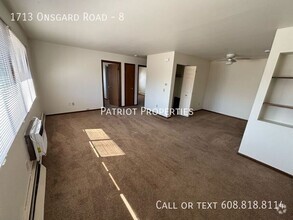 Building Photo - 2 bedroom/ 1 bath apartment in Madison, WI