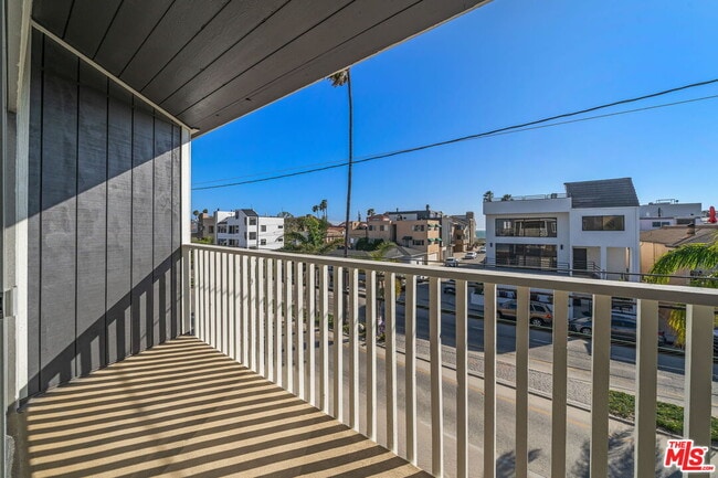 Building Photo - 6821 E Ocean Blvd