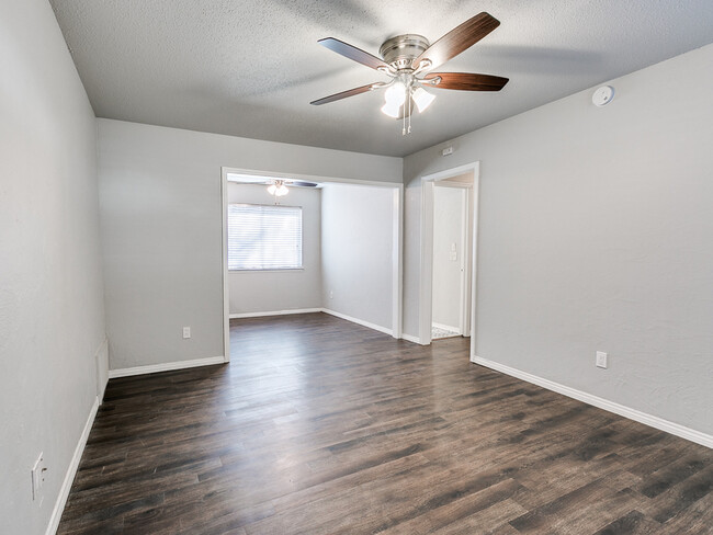 Building Photo - 5214 N Mueller Ave