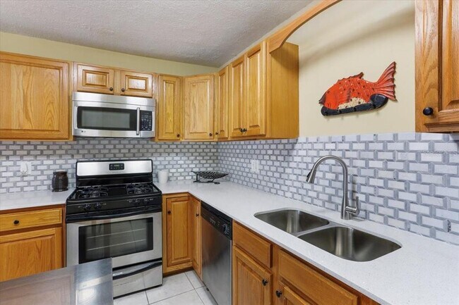 Building Photo - 1700 SW 16th Ct