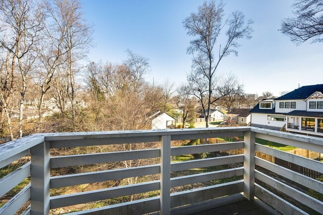 Building Photo - Great 3BE/2.5BA cottage home in popular Ri...