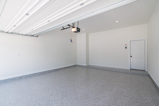 Building Photo - 152 Red Cascade Trl