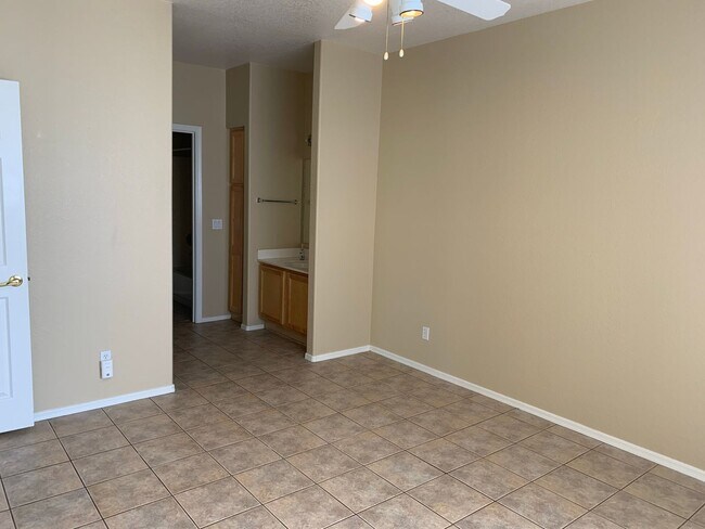 Building Photo - Beautiful 2 bedroom condo in Tempe