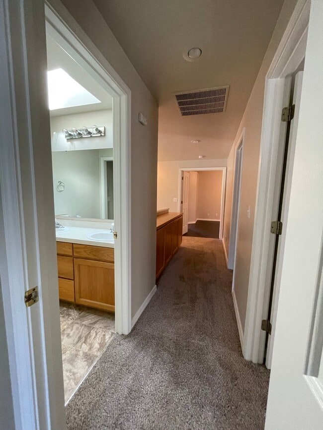 Building Photo - 378 S Winthrop Way