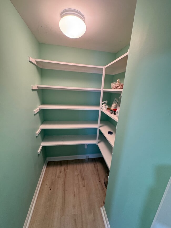 Building Photo - 1307 Emsworth Dr