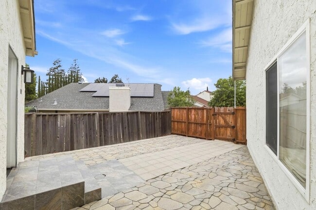 Building Photo - 1802 Ponca Ct