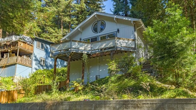 Building Photo - 359 Redwood Rd