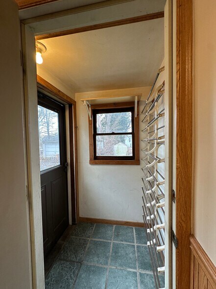 Building Photo - 711 Napoleon St