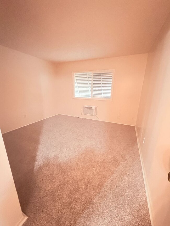 Building Photo - 904 Dornajo Way