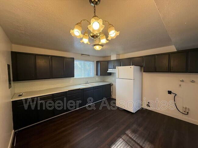 Building Photo - 546 E 450 S