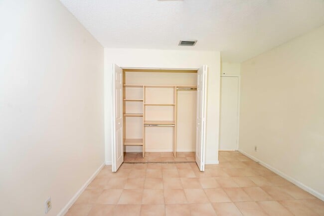 Building Photo - 11511 Island Lakes Ln
