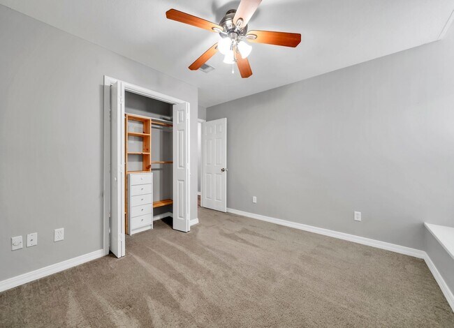 Building Photo - Charming East Navarre Home