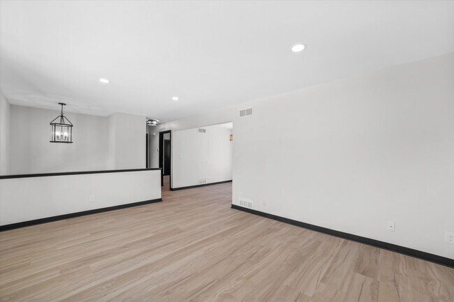 Building Photo - 666-668 Hearne Ct.