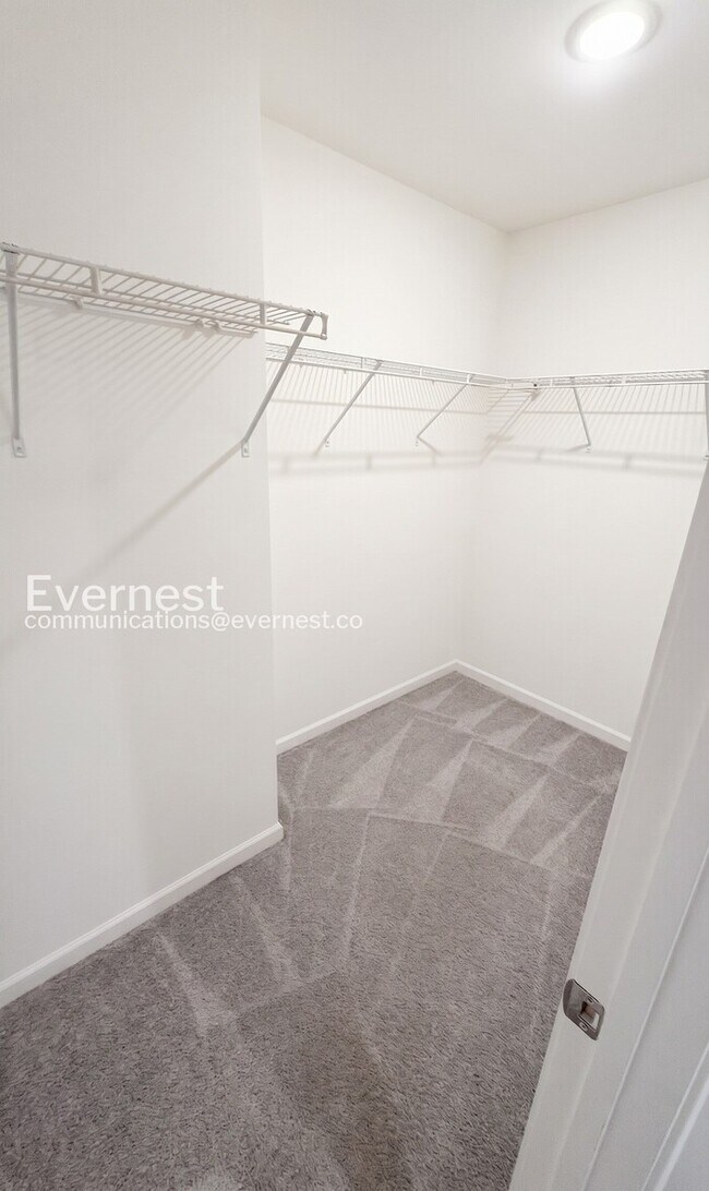 Building Photo - Limited Time Special Offer / 3 Bed/2.5 Bath Home with Garage / Pet-Friendly / Vouchers Accepted /...