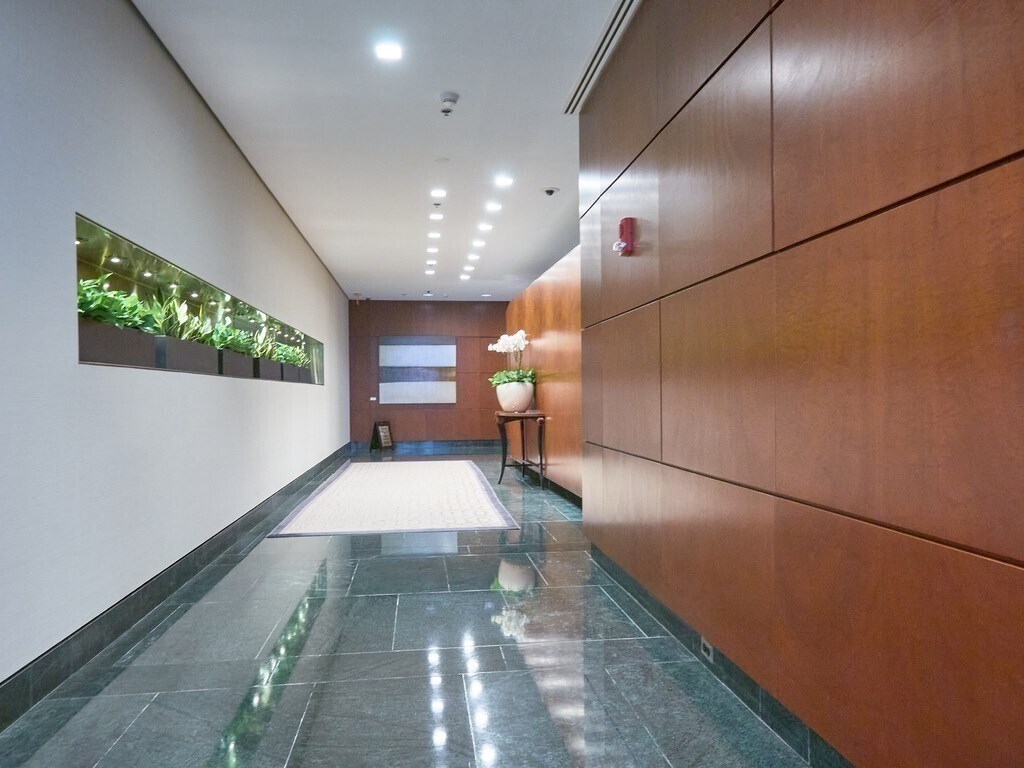 Building Photo - 1 Charles St S