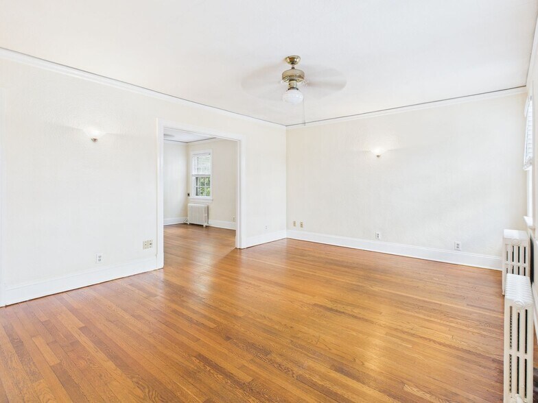 Building Photo - 2802 Dupont Cir