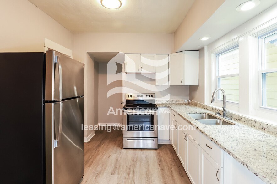 Building Photo - 5242 Lyon Ave