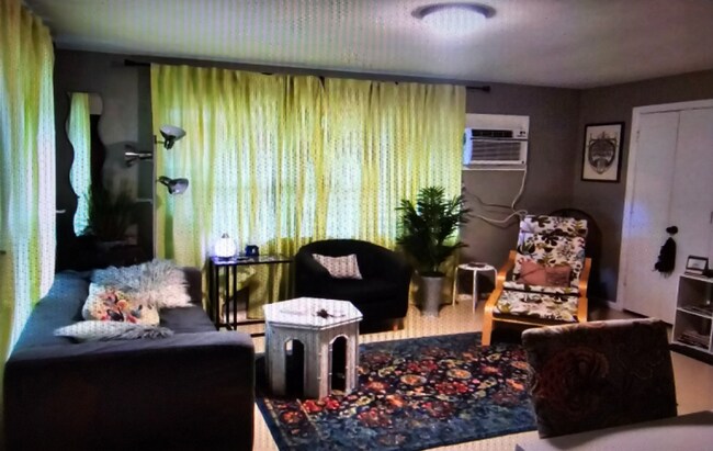 Building Photo - 631 N Van Buren Ave