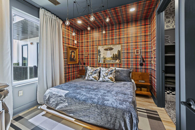 Building Photo - 245 Hermitage Ave