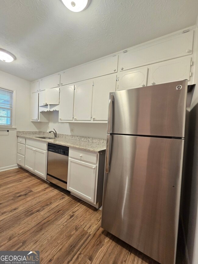 Building Photo - 4215 Terrace Dr