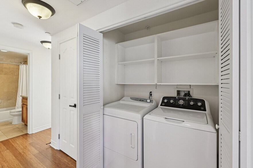 Building Photo - 3990 Centre St