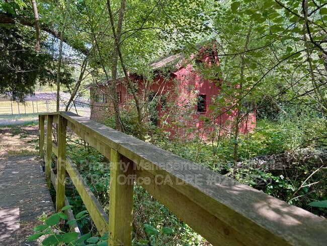 Building Photo - 6790 Petersen Rd