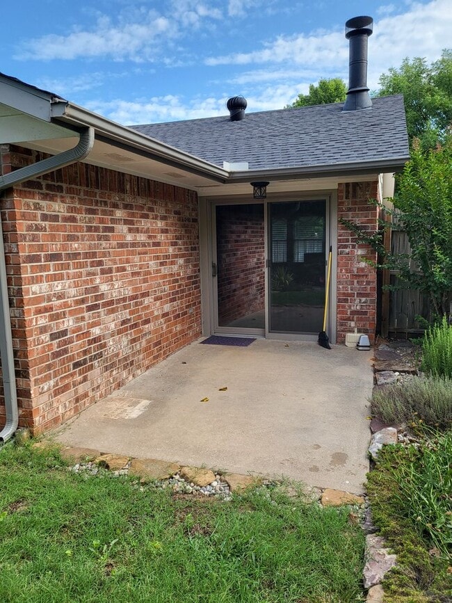 Building Photo - (3) Bed/(2) Bath in Eagle Cliff Addition A...