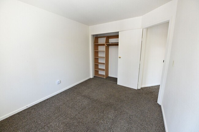 Building Photo - 1103 Broaddus St