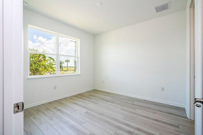 Building Photo - Modern 3-Bedroom 3.5-Bath Townhome with EV Charger, Smart Home Features, 2-Car Garage & Resort-St...