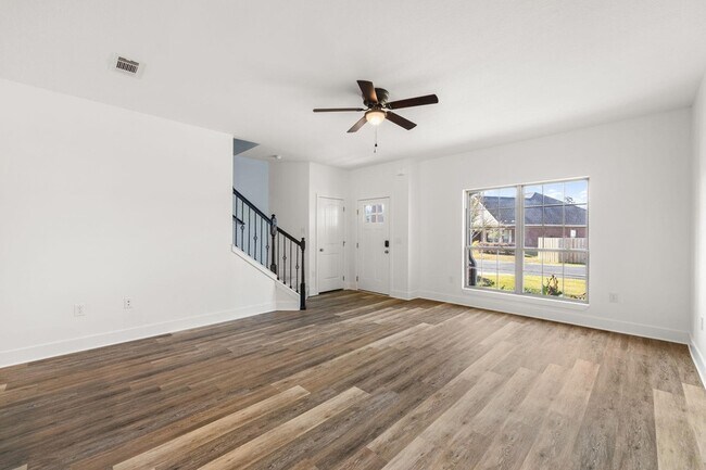 Building Photo - 140 Kinley Ave