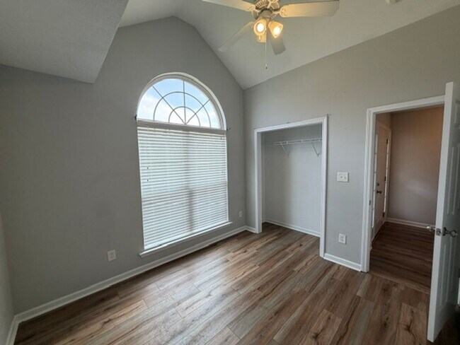 Building Photo - 514 Lory Ln