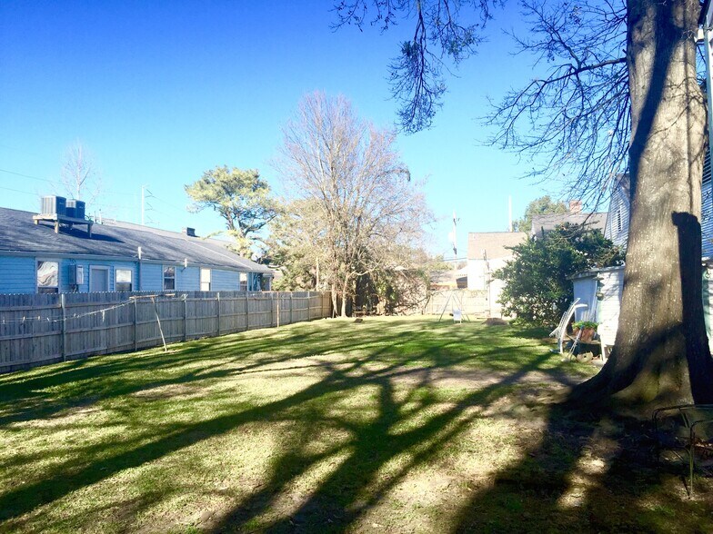 Building Photo - 1812 Dante St