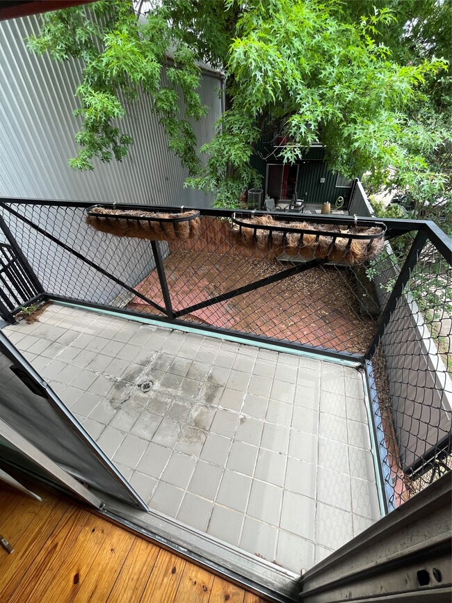 Building Photo - 1315 Buckner St