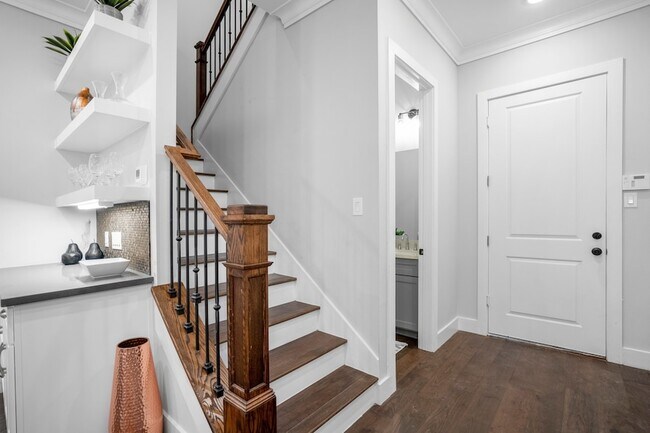 Building Photo - 314 N Stiles St