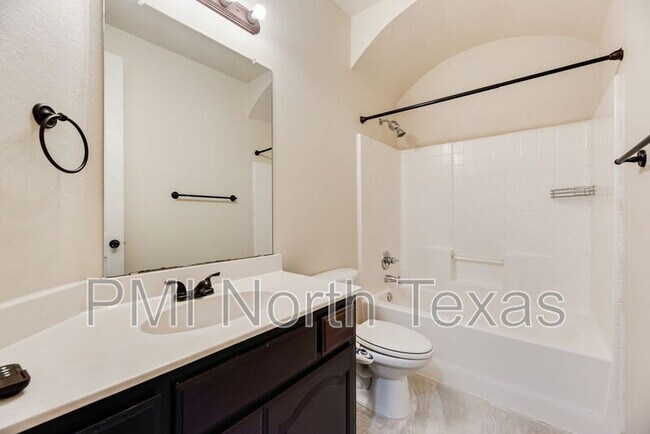 Building Photo - 3394 Overhill Dr