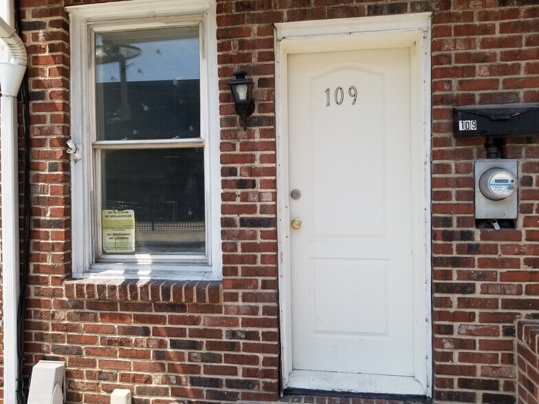 Building Photo - 107 -111 Arch St