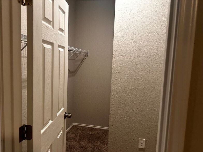 Building Photo - 13014 Heathers Elm
