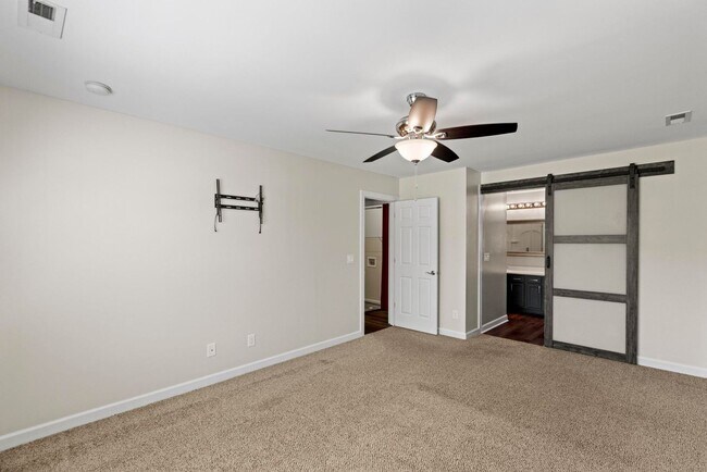 Building Photo - 4 Bedroom with Large Lot Available Now!