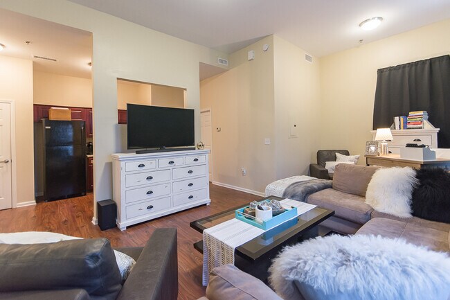 Interior Photo - Morton Grad Apartments