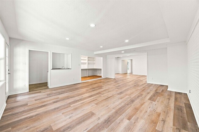 Building Photo - 6215 Queensloch Dr