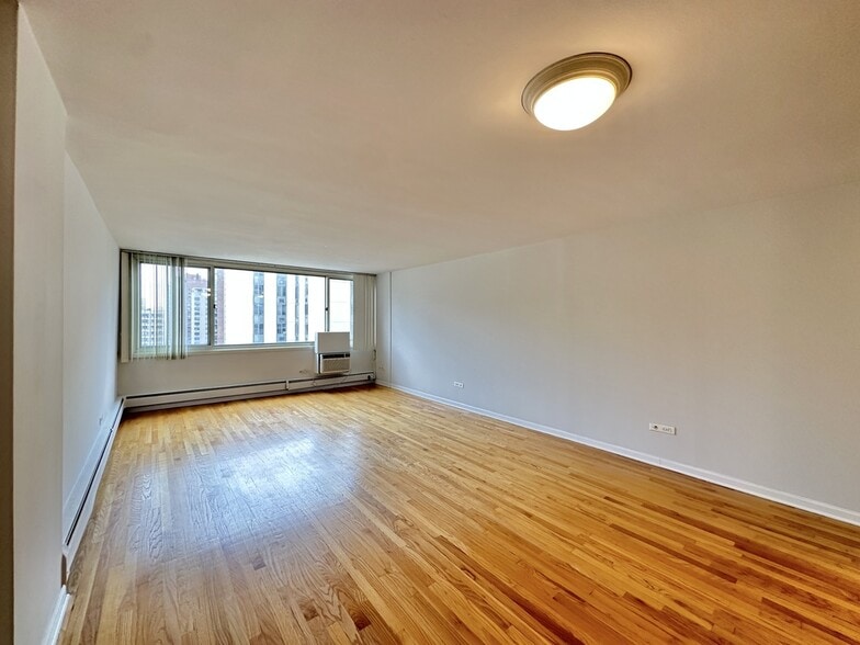 Building Photo - 1442 N Dearborn St