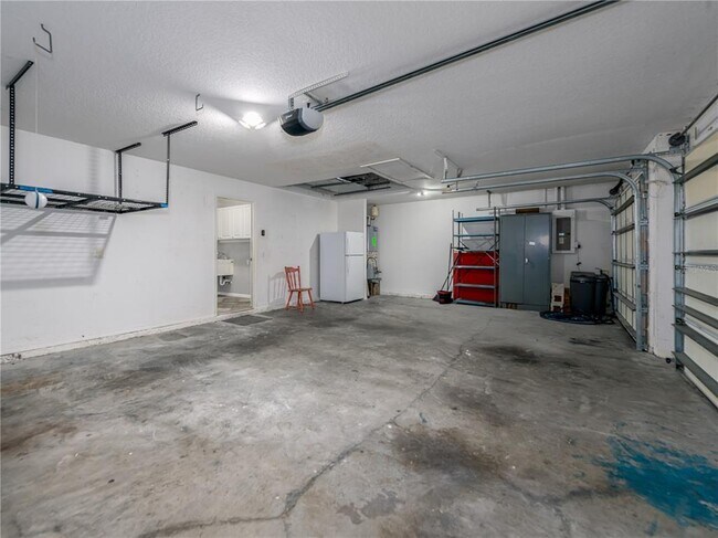Building Photo - 10333 Abbotsford Dr