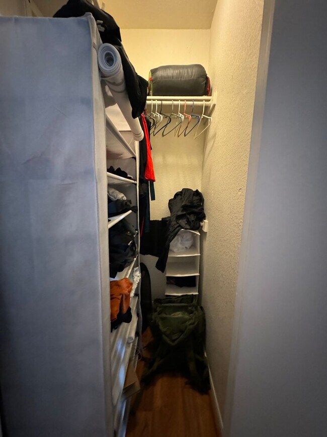 Building Photo - 4 Bedroom With Fenced Yard and Off-Street Parking Near UT