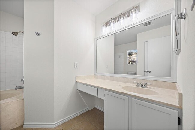 Building Photo - 806 Calico Dr