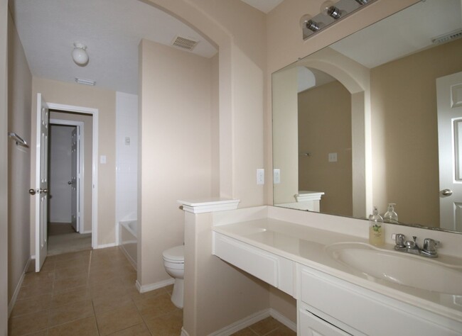 Building Photo - 14715 Country Rose Ln